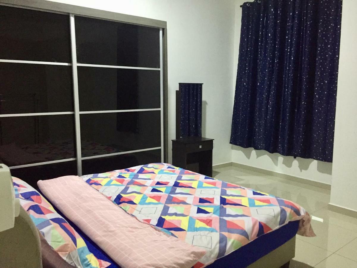 Homestay Dtepian Bayu Bandar Seri Impian Клуанг Екстер'єр фото