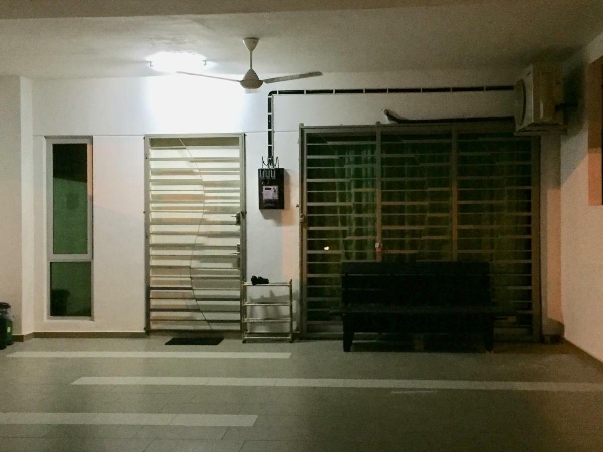 Homestay Dtepian Bayu Bandar Seri Impian Клуанг Екстер'єр фото